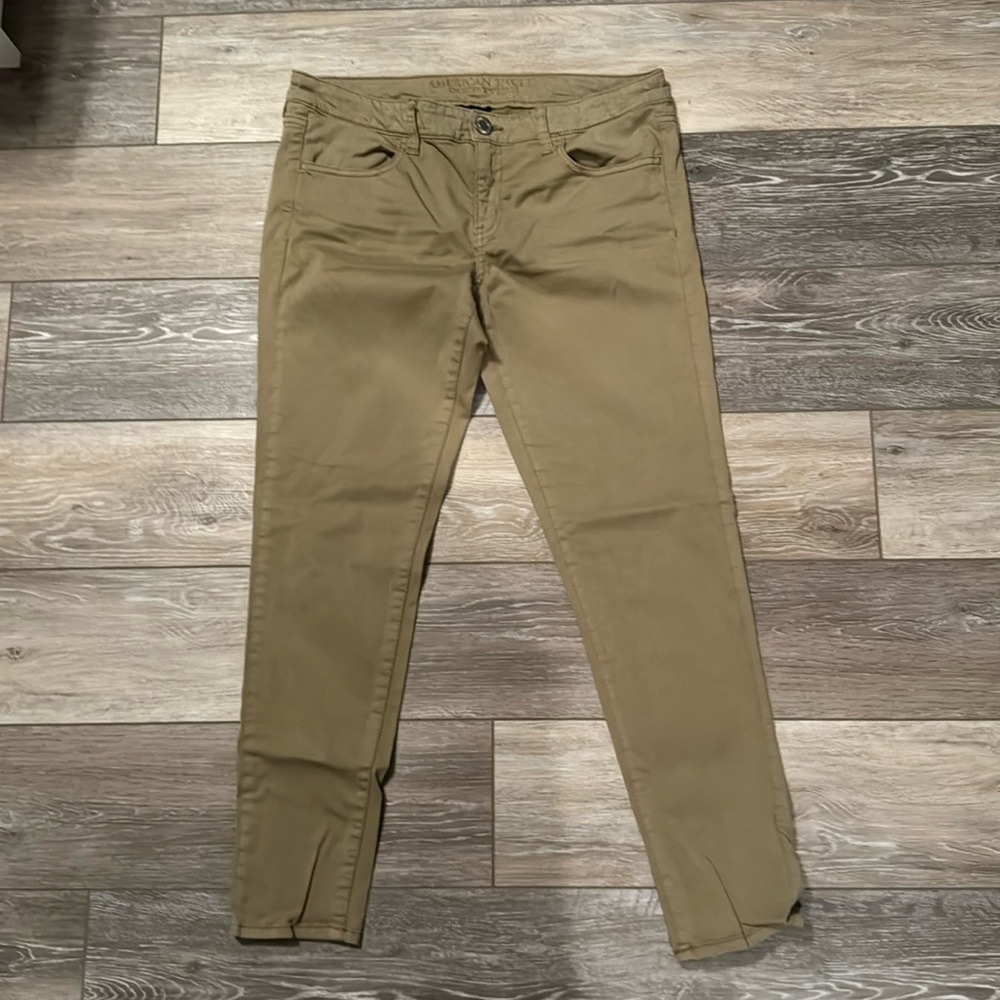 American eagle Khaki jeggins Size 10 Short